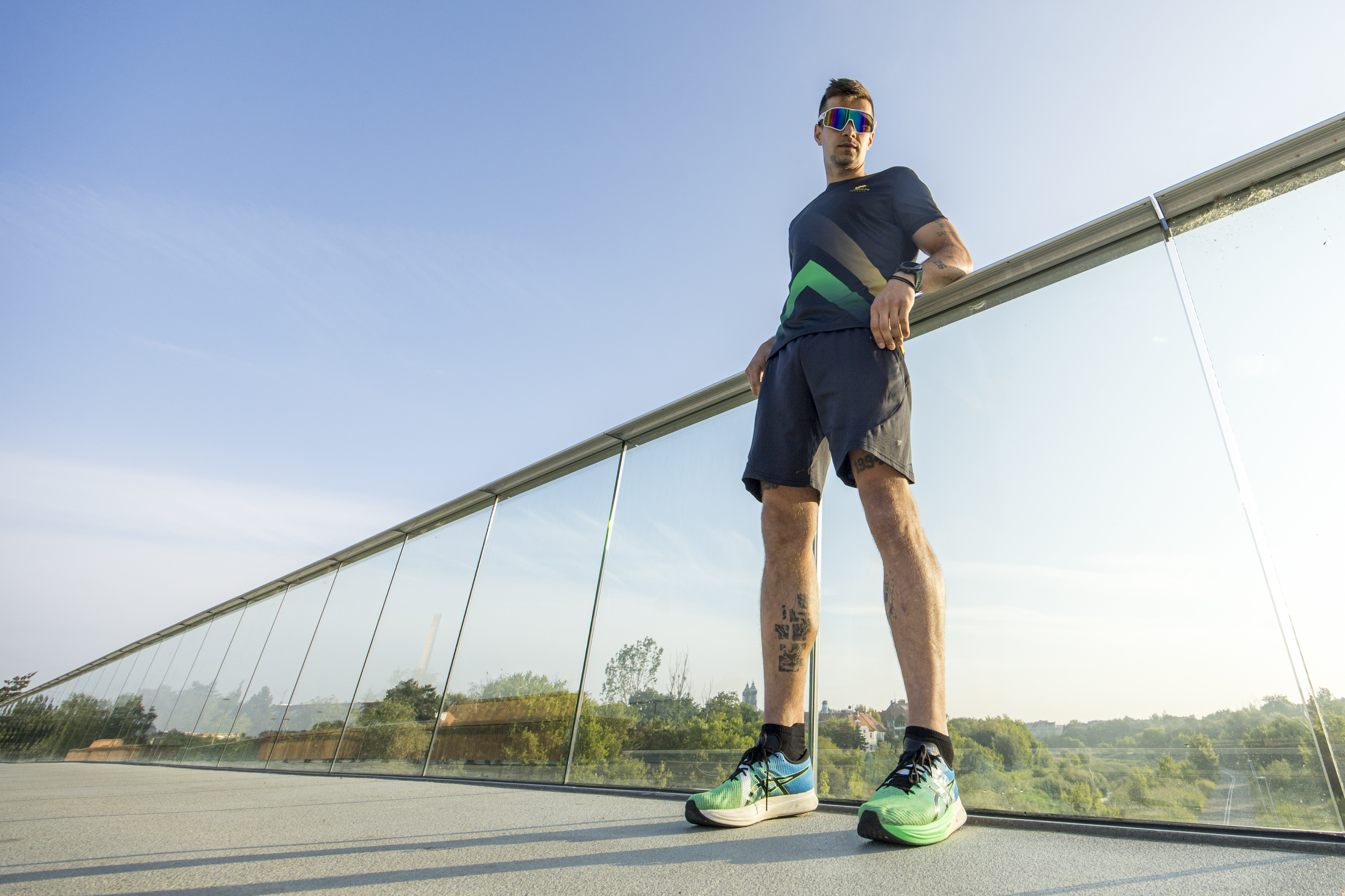 Set startowy na maraton w zmiennej pogodzie – jak się przygotować na każdy scenariusz