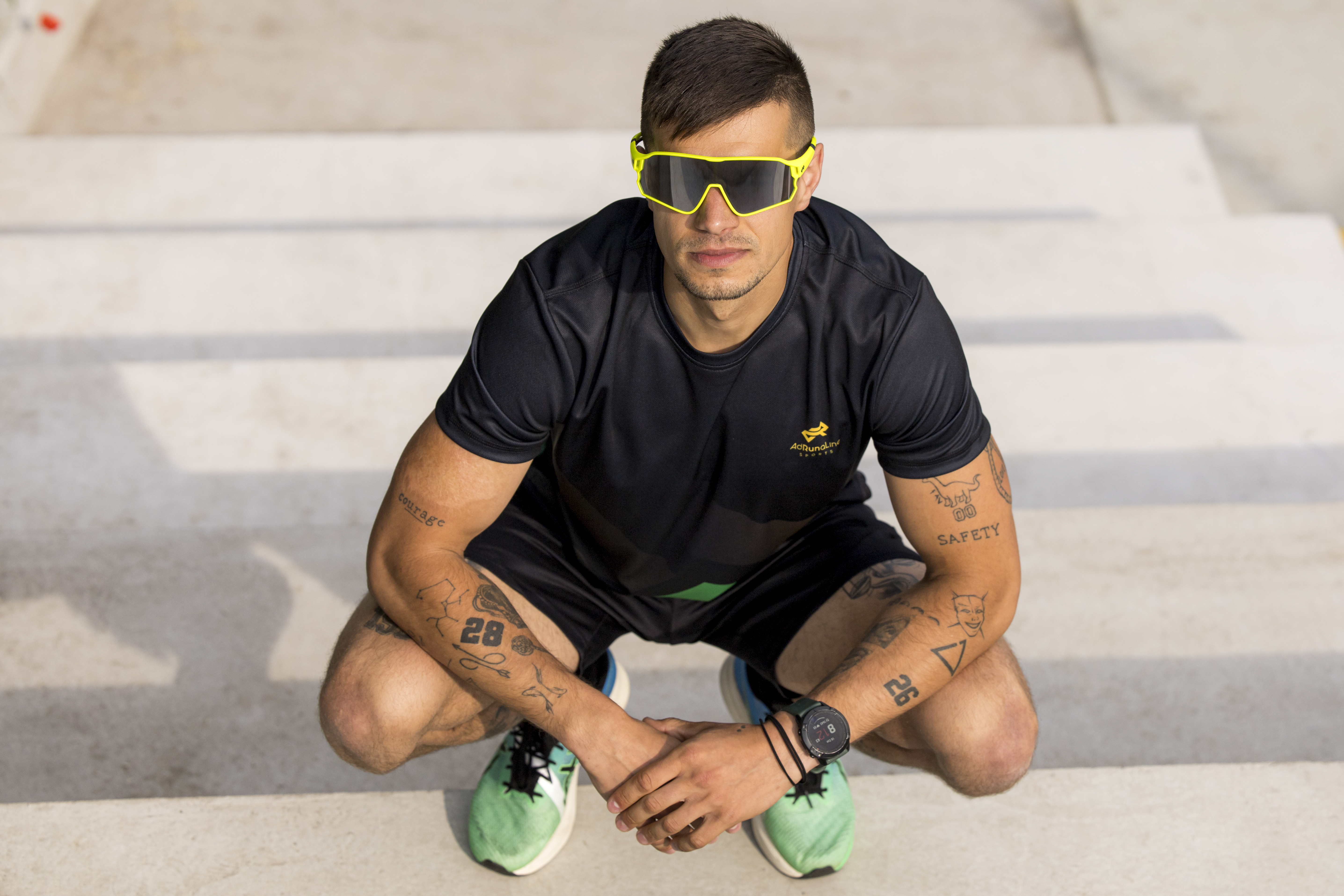 Jak nie przegrzać się na maratonie miejskim – strój i strategia termoregulacji